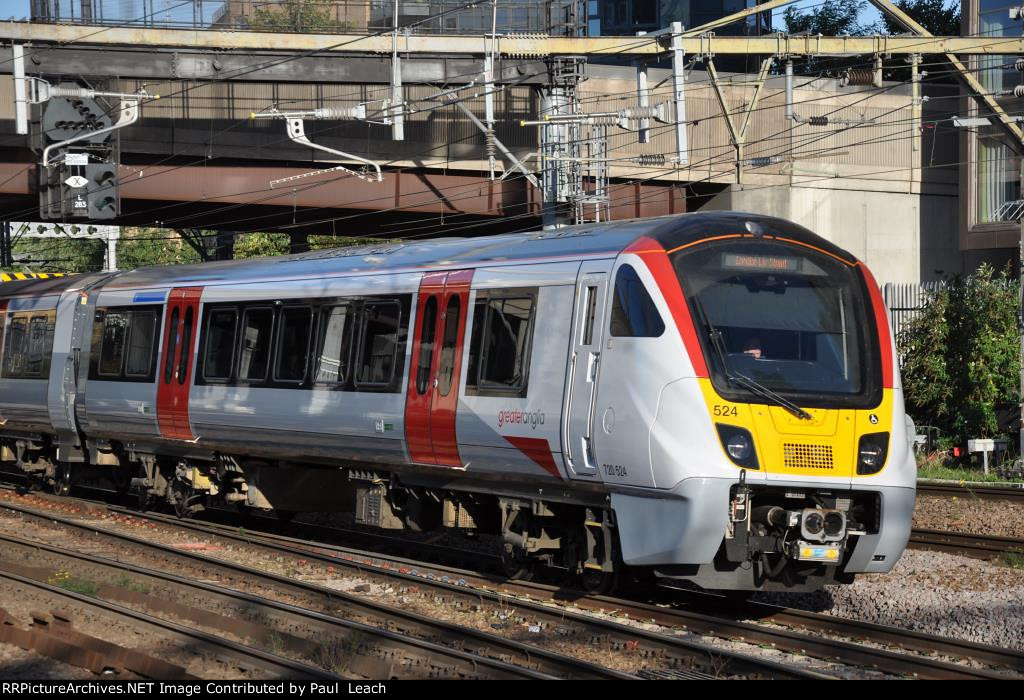 Inbound EMU's cruise into the station